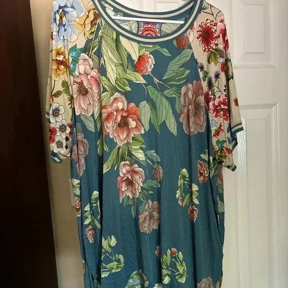 Johnny Was Romano Raglan Floral Tee NWOT - Picture 4 of 8